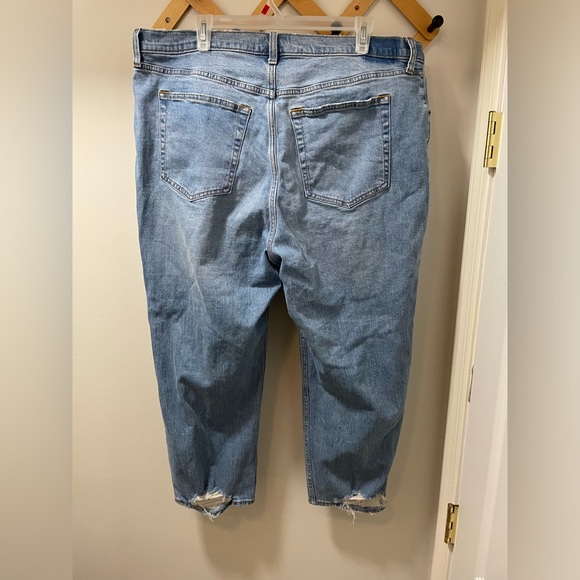 SHORT Abercrombie High Rise Distressed Straight Jeans - Picture 2 of 4